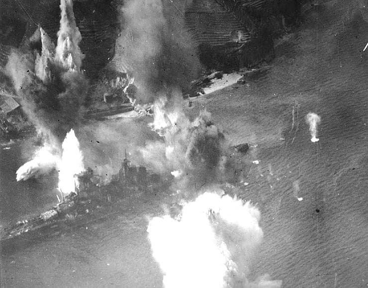 【呉軍港空襲】戦艦榛名、大破